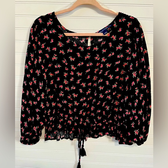 Vanilla Star- Black with Roses - Picture 3 of 5